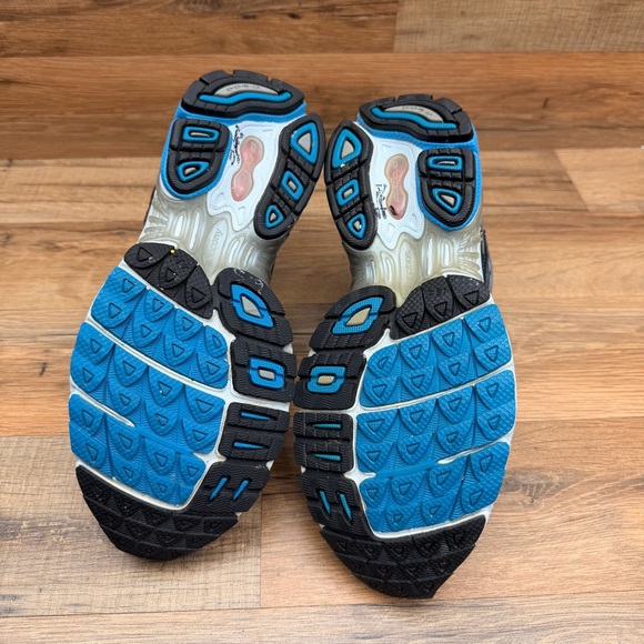 Saucony Mesh women size 6.5 Sneakers in White and Blue - Picture 6 of 8